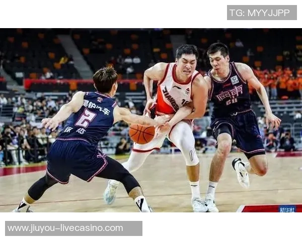 广东队与广厦队激战正酣谁能在CBA赛场上笑到最后 广东队与广厦队激战正酣谁能在CBA赛场上笑到最后